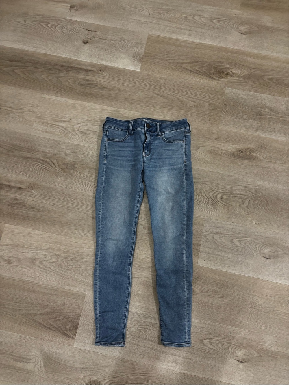 American Eagle Outfitters Mid-Rise Skinny Jeans in Light Blue Wash